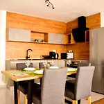 Tomaic Apartment